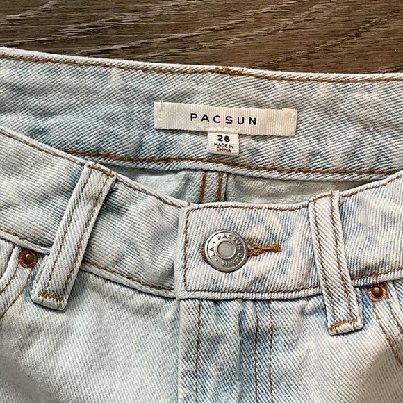 PacSun Denim Jean Mini Skirt Raw Hem Light Wash Size 26 EUC - Picture 2 of 6